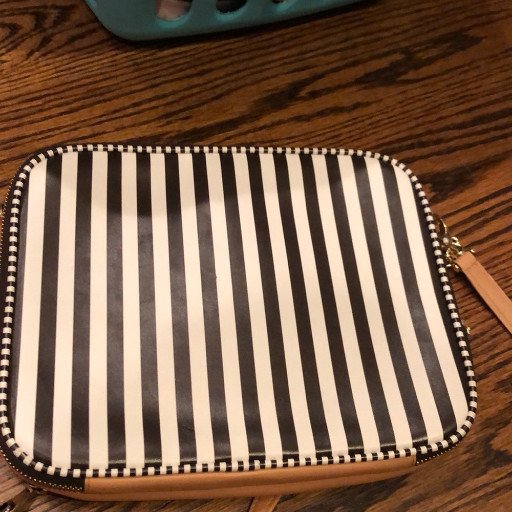 Henri Bendel bag